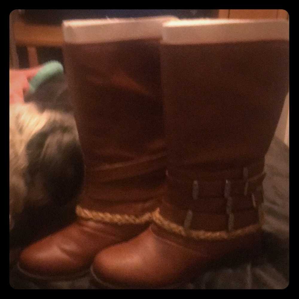 Monroe and main boots